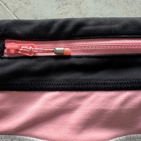 Lululemon Athletica Groovy Run shorts. Gingham plaid size 8. - Picture 6 of 9